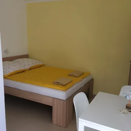 Zseli Apartmanhaz שיופוק