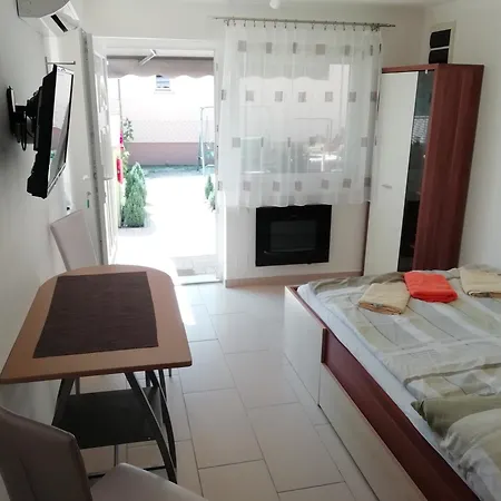 דירה Zseli Apartmanhaz *