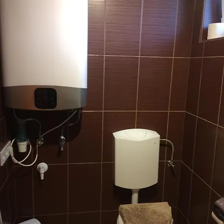 Zseli Apartmanhaz שיופוק